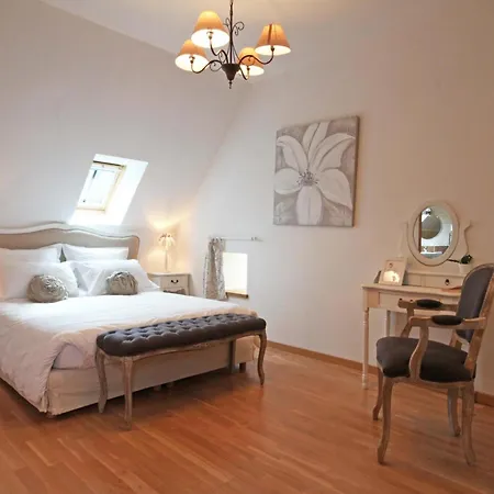 Avec Charme Historique, 5 Chambres, Vaste Jardin - Fr-1-497-118