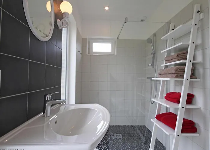 Avec Charme Historique, 5 Chambres, Vaste Jardin - Fr-1-497-118